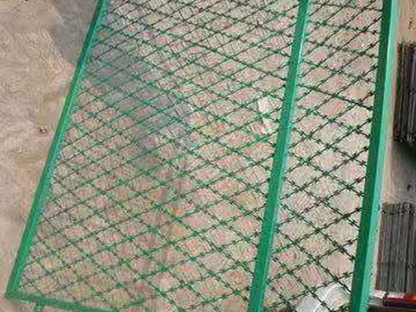 刀片刺繩焊接網(wǎng)